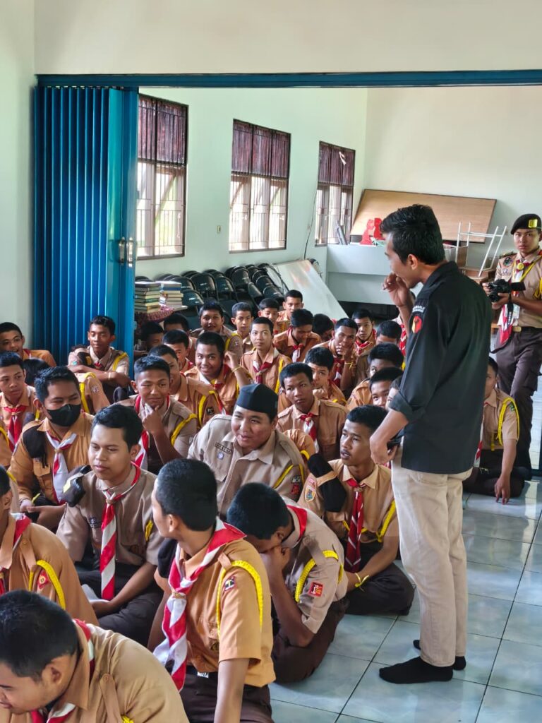 Edukasi Pemilih Pemula, Bawaslu Banjarbaru Isi Materi Pengawasan Partisipatif di Persami SMKN 4 Banjarbaru